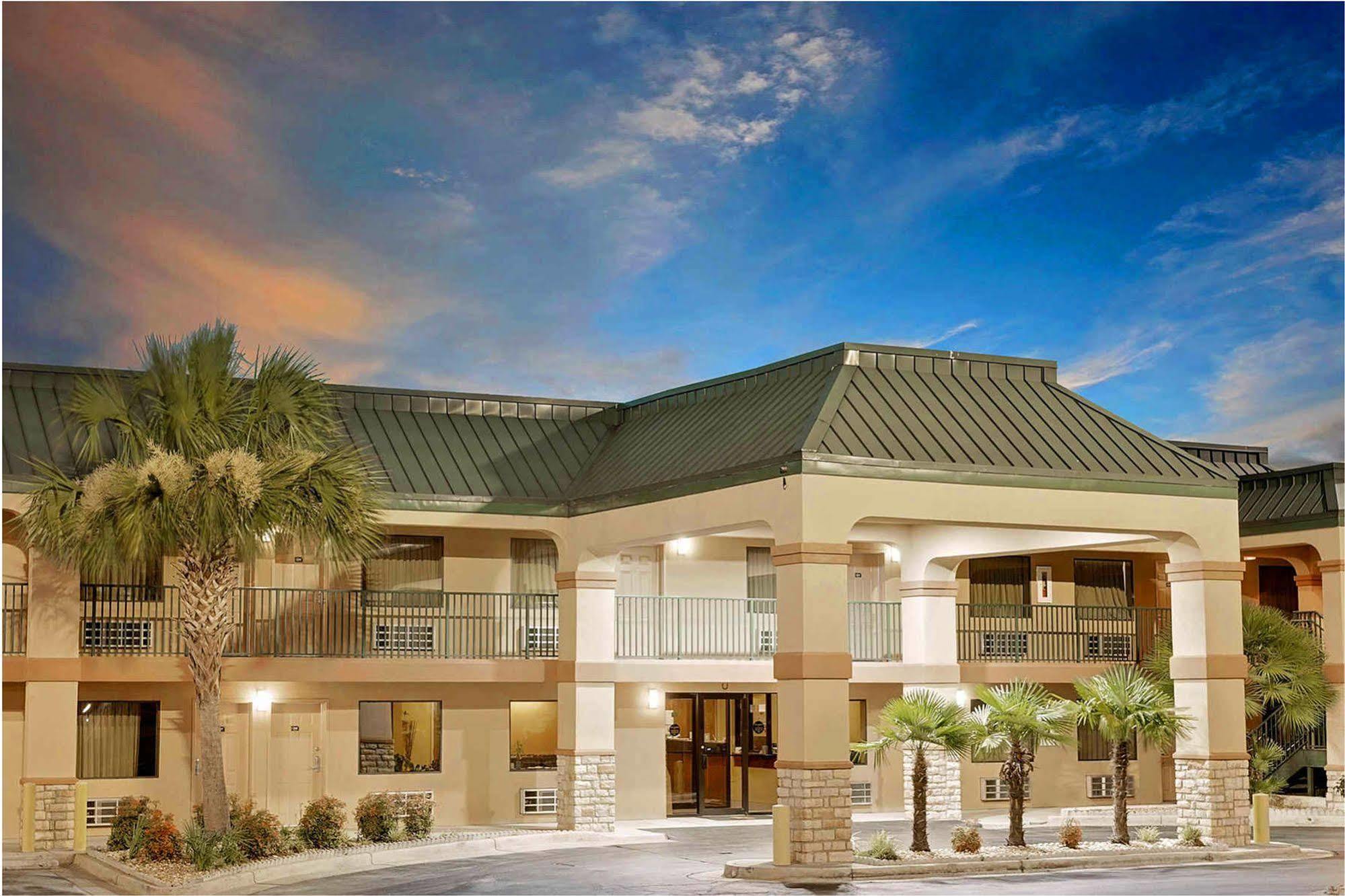מלון Super 8 By Wyndham Byron/South Macon מראה חיצוני תמונה